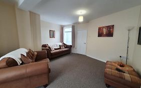 2 Bed House, Contractors & Holiday Guests Welcomed